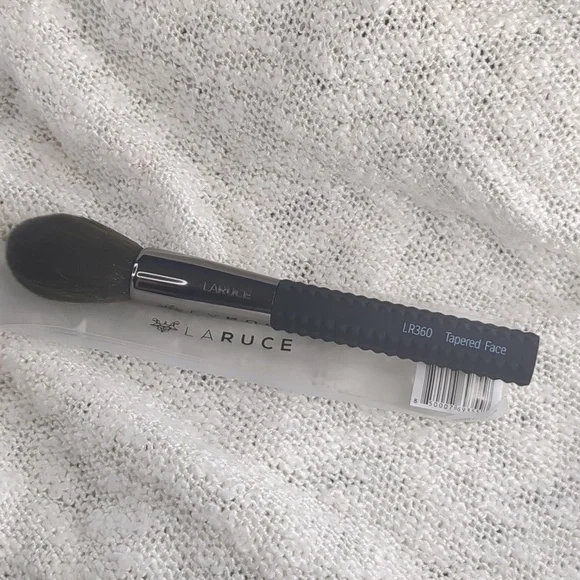 LARUCE Beauty TAPERED FACE Brush LR360, One Brush w/Sleeve Shield - Picture 10 of 10